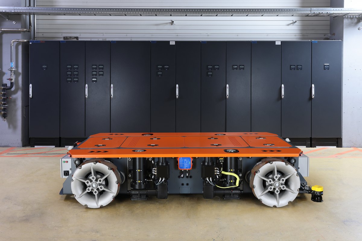 [Klever Portal:1147:914d2d5cd01f] KUKA Robot móvil - KoM UTV-3 E575 7000 · Imagen principal