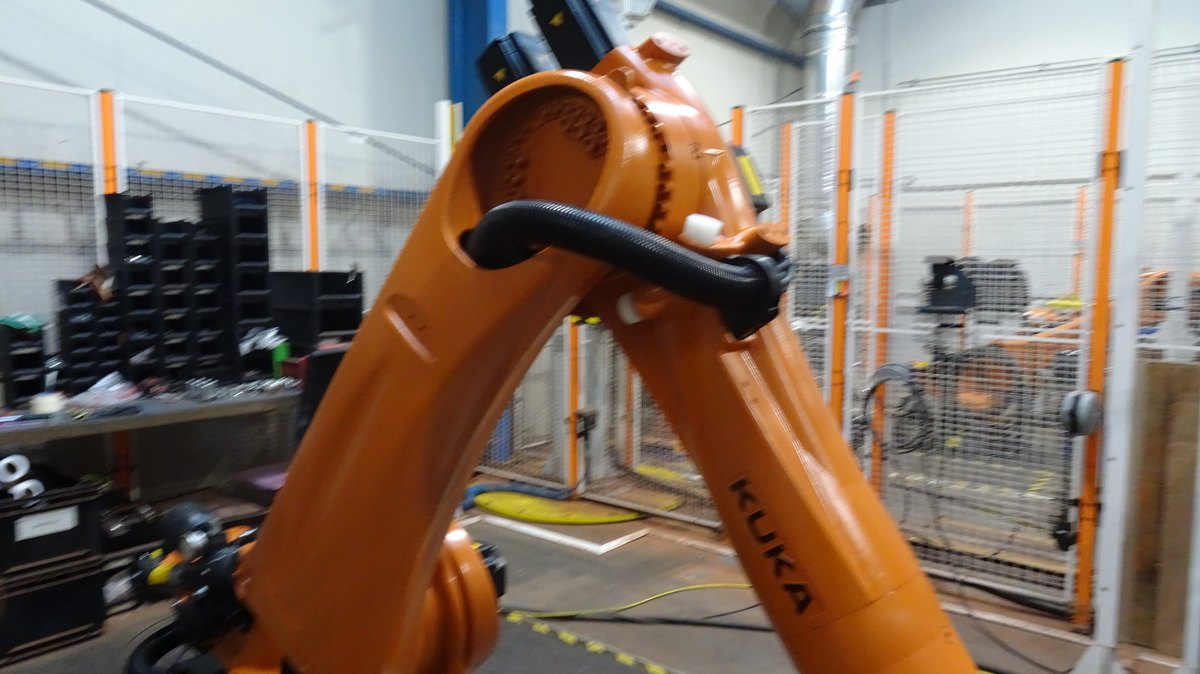 [Klever Portal:1548:e7060675a8a1] KUKA Robot industrial - KR 240 R2700 prime