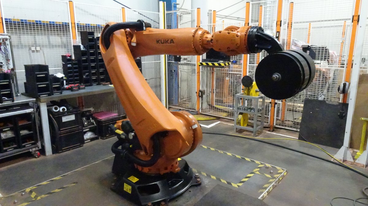[Klever Portal:1551:a1b93a19661e] KUKA Robot industrial - KR 240 R2700 prime