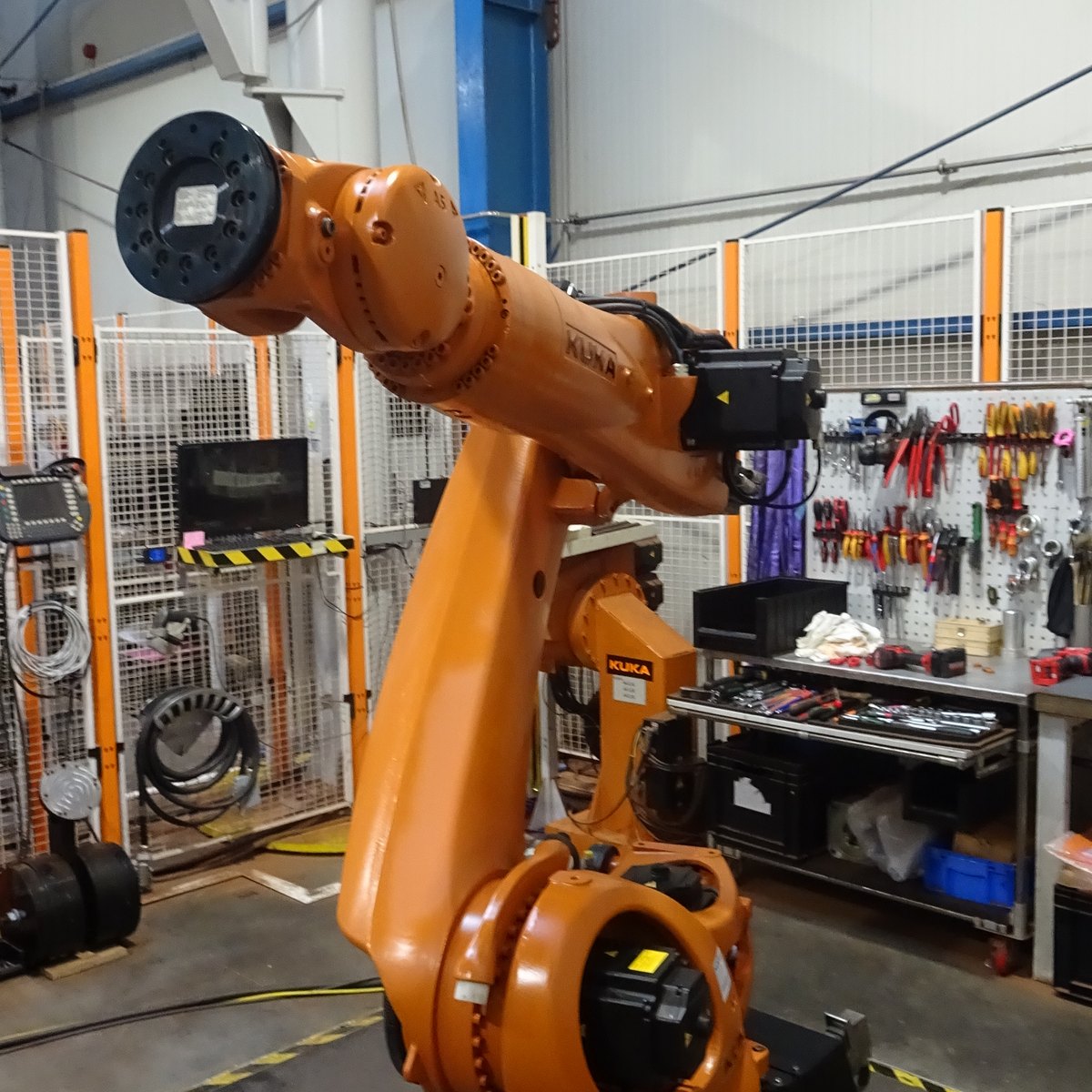 [Klever Portal:1622:e85265a01fe0] KUKA Robot industrial - KR 210 R2700 extra · Imagen principal
