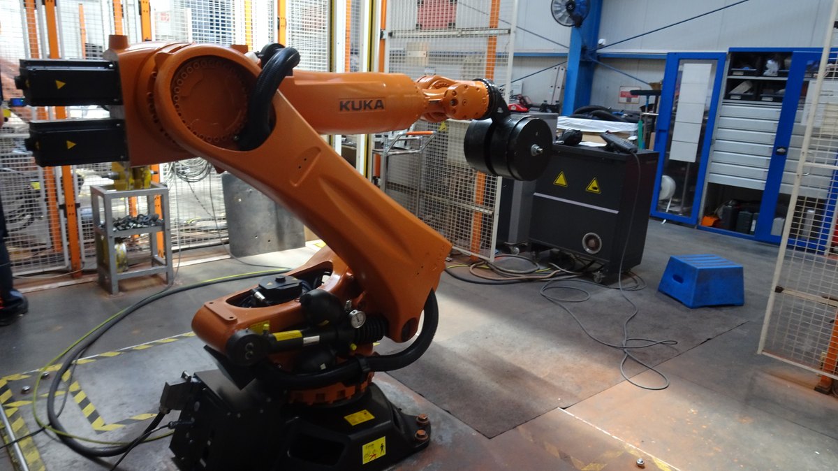 [Klever Portal:1662:72678751bbb3] KUKA Robot industrial - KR 210 R2700 extra · Imagen principal