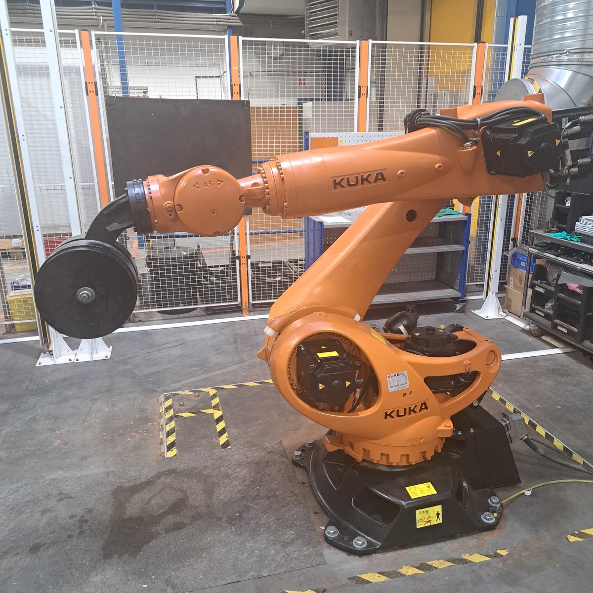 [Klever Portal:1988:b6623296b881] KUKA Robot industrial - KR 240 R2700 prime · Imagen principal