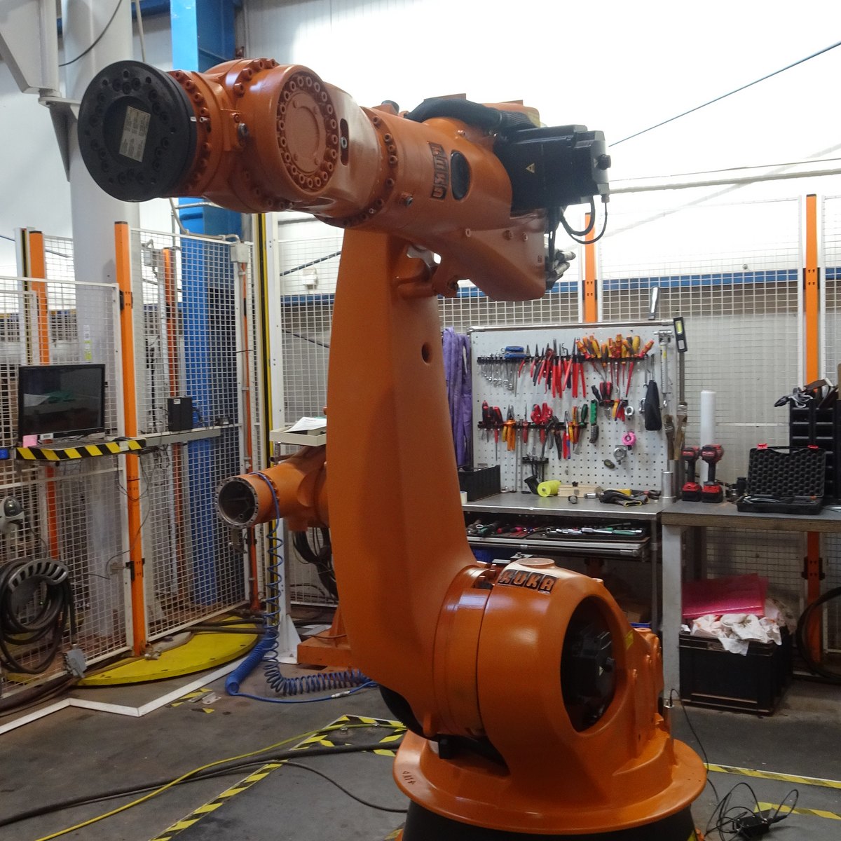 [Klever Portal:2005:7fa1834cb7a6] KUKA Robot industrial - KR 210-2 · Imagen principal