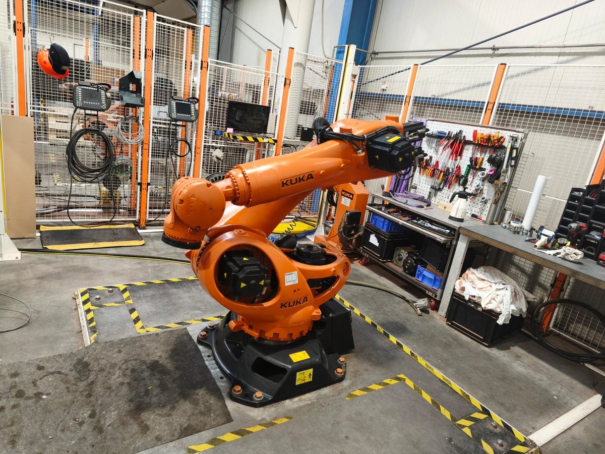 [Klever Portal:2058:884f9be98632] KUKA Robot industrial - KR 240 R2700 prime · Imagen principal